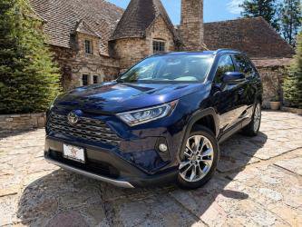 Used 2019 Toyota RAV4 Limited w/ Carpet Mat Package FWD image 2