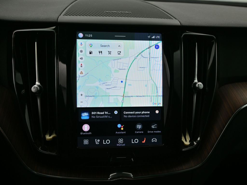Certified 2023 Volvo XC60 B5 Plus w/ Climate Package AWD/4WD image 11