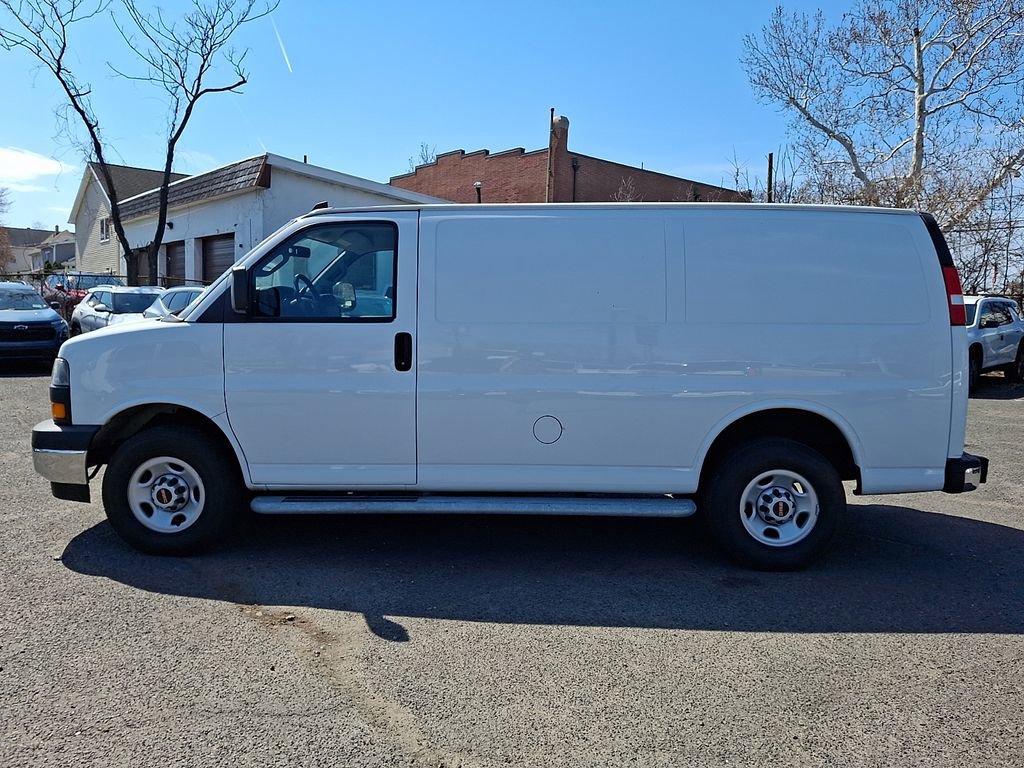 Used 2024 GMC Savana 2500 w/ Driver Convenience Package image 5