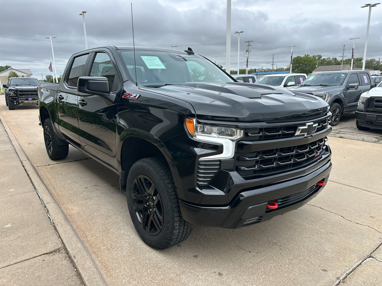 Used 2025 Chevrolet Silverado 1500 LT Trail Boss w/ Protection Package AWD/4WD image 9