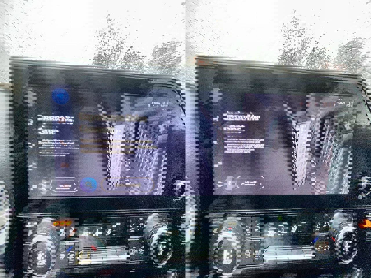 Used 2023 Toyota Highlander XLE image 14