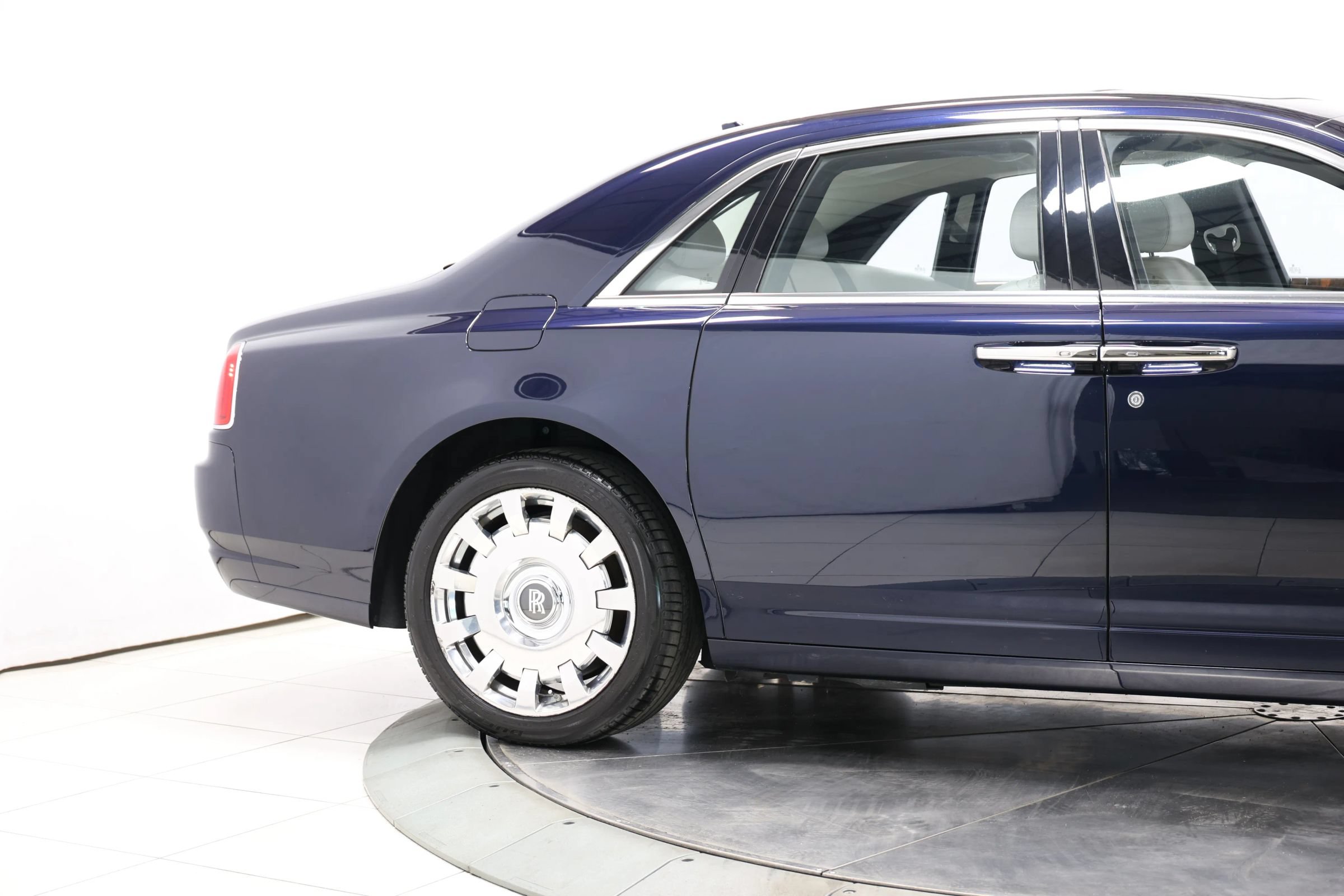 Used 2015 Rolls-Royce Ghost RWD image 75