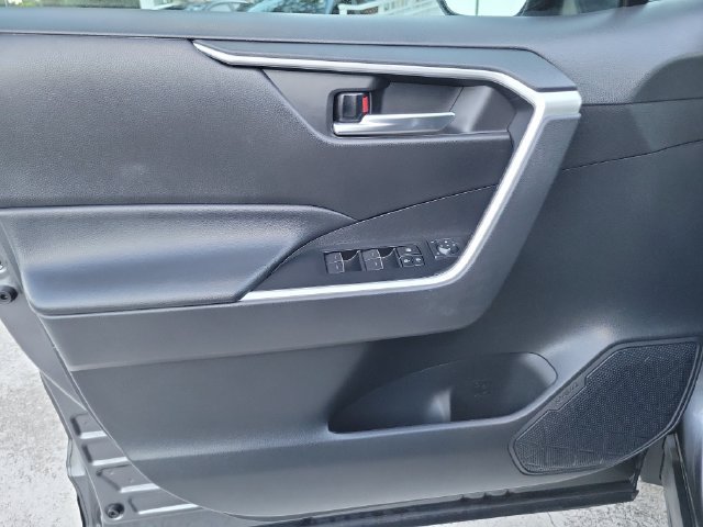 Used 2022 Toyota RAV4 XLE AWD/4WD image 12