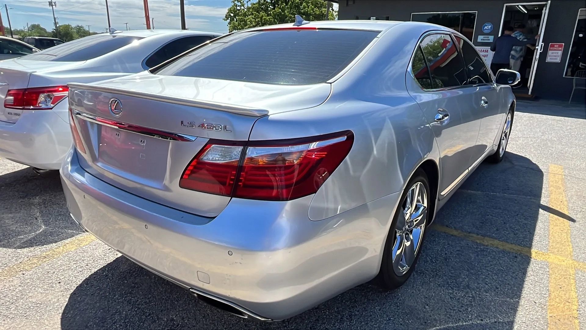 Used 2012 Lexus LS 460 L w/ Luxury Pkg image 9