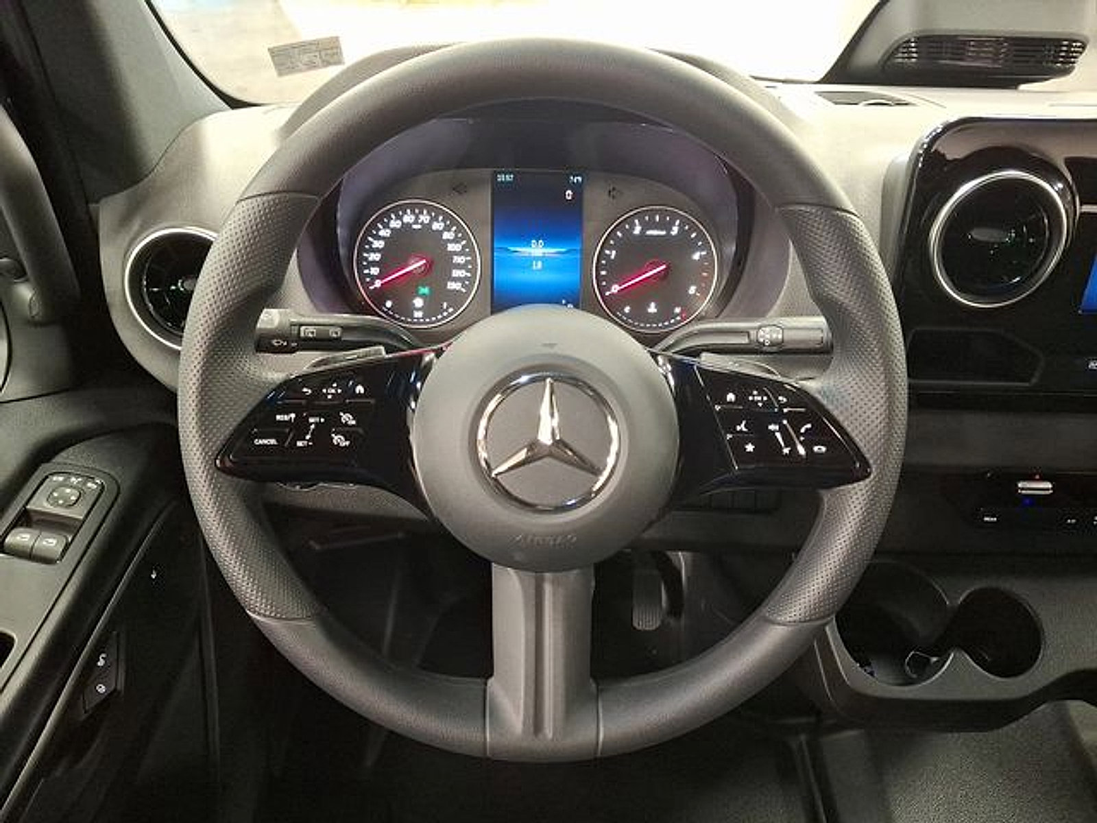 Used 2025 Mercedes-Benz Sprinter 2500 image 19
