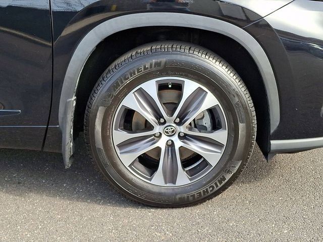 Used 2023 Toyota Highlander XLE image 8