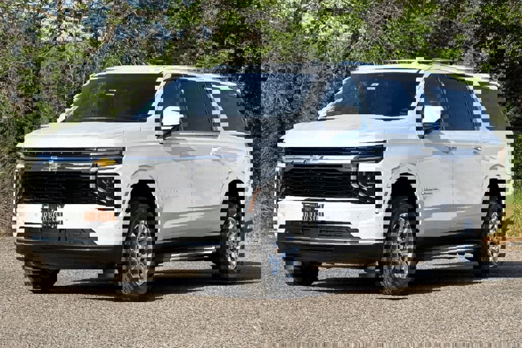New 2026 Chevrolet Suburban LS image 8