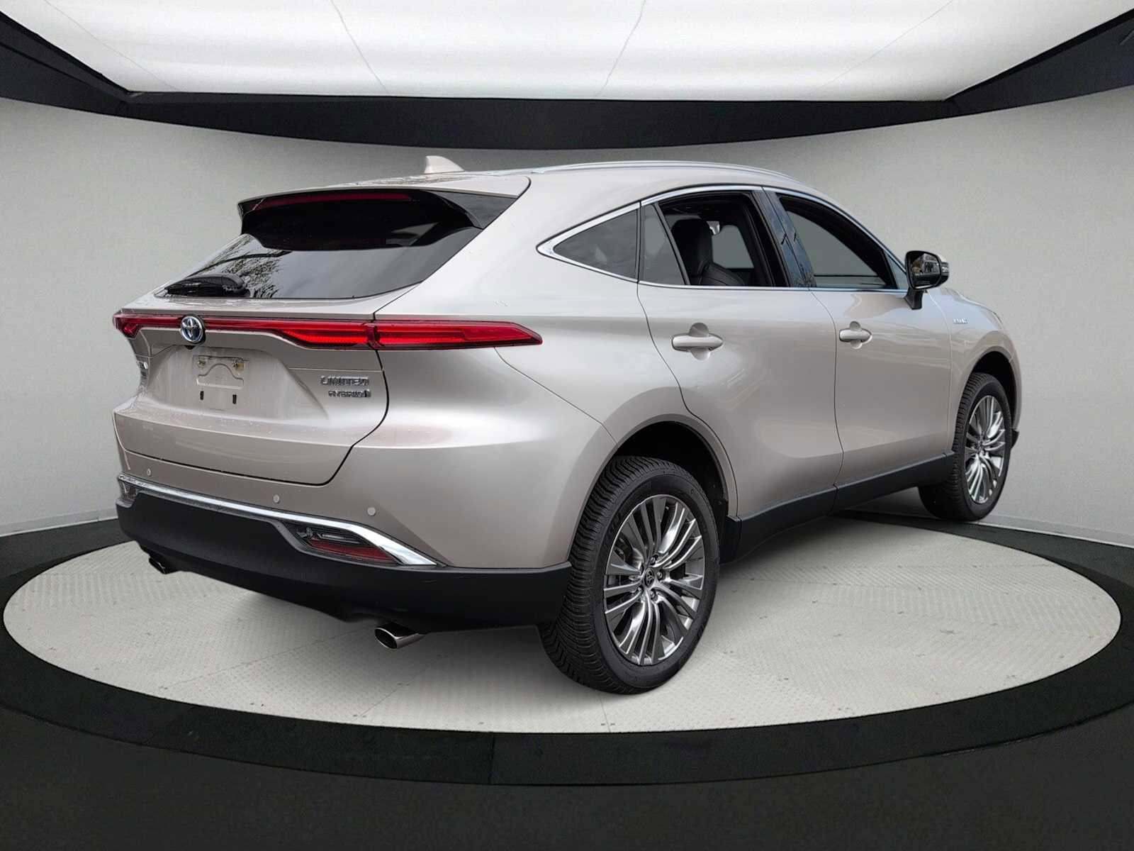 Used 2021 Toyota Venza Limited image 8