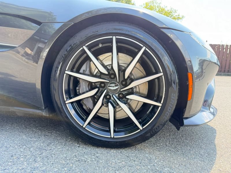 Used 2019 Aston Martin V8 Vantage Coupe RWD image 25