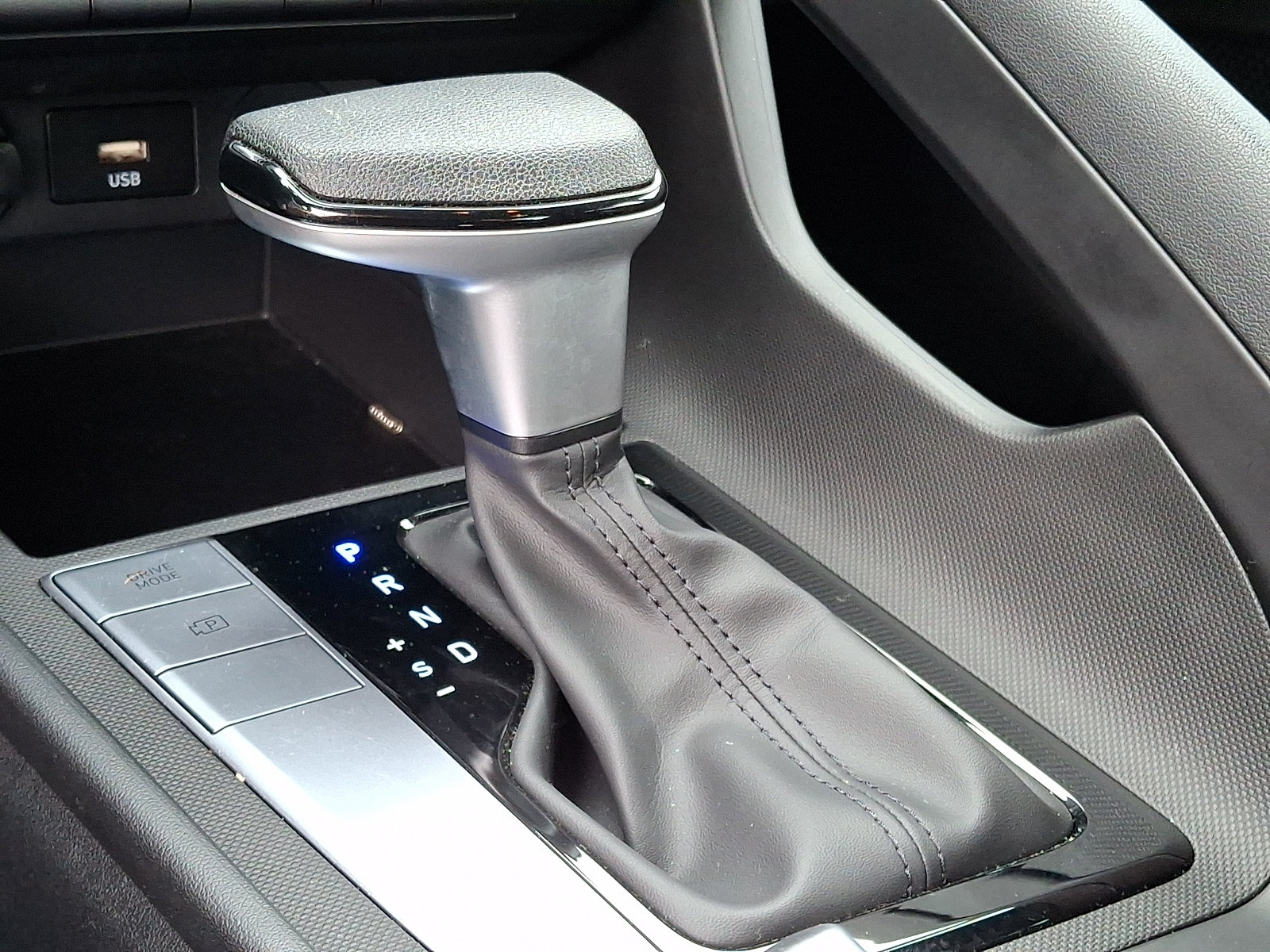 Certified 2024 Hyundai Elantra SEL FWD image 17