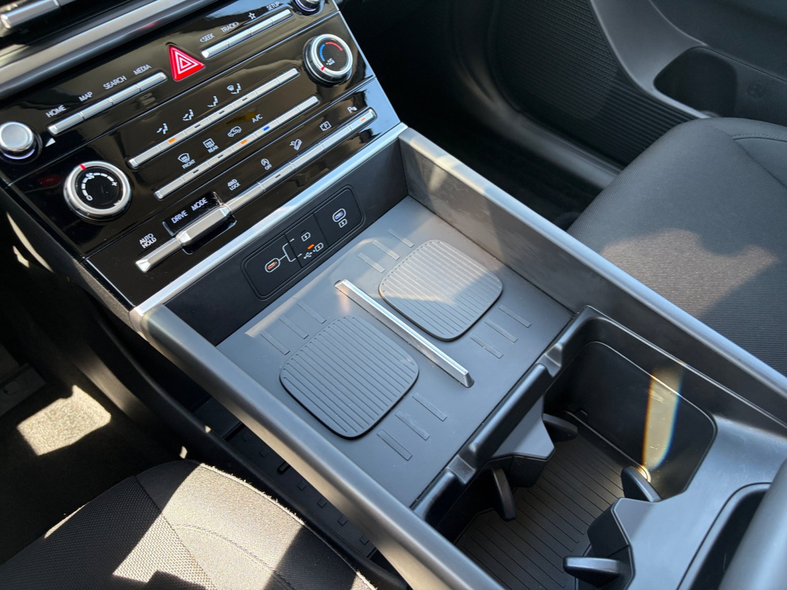 Certified 2025 Hyundai Santa Fe SE AWD/4WD image 15