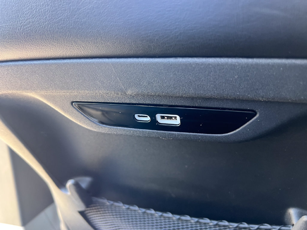 Used 2024 Chrysler Pacifica Limited FWD image 24
