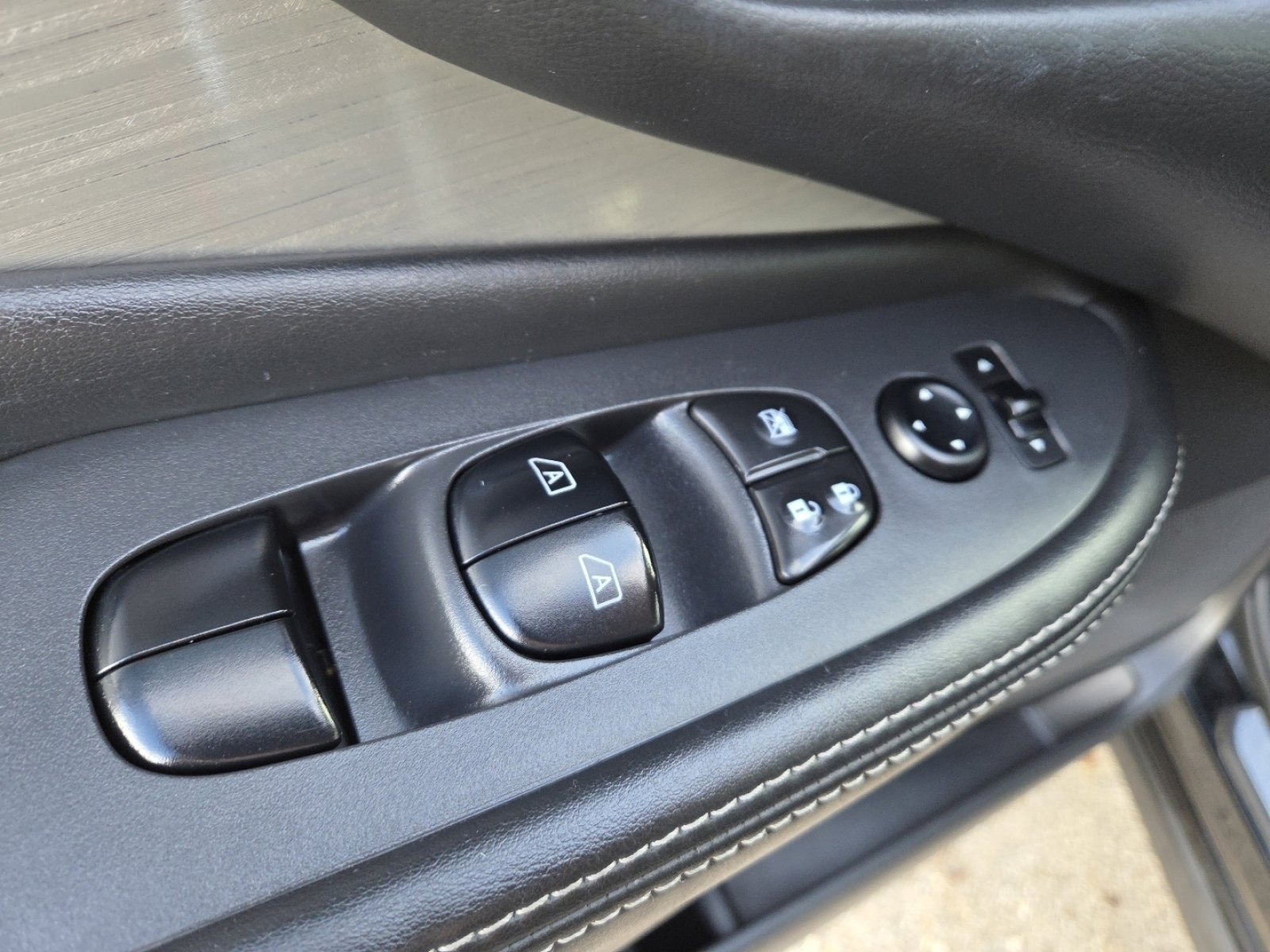 Used 2017 Nissan Murano SV image 26