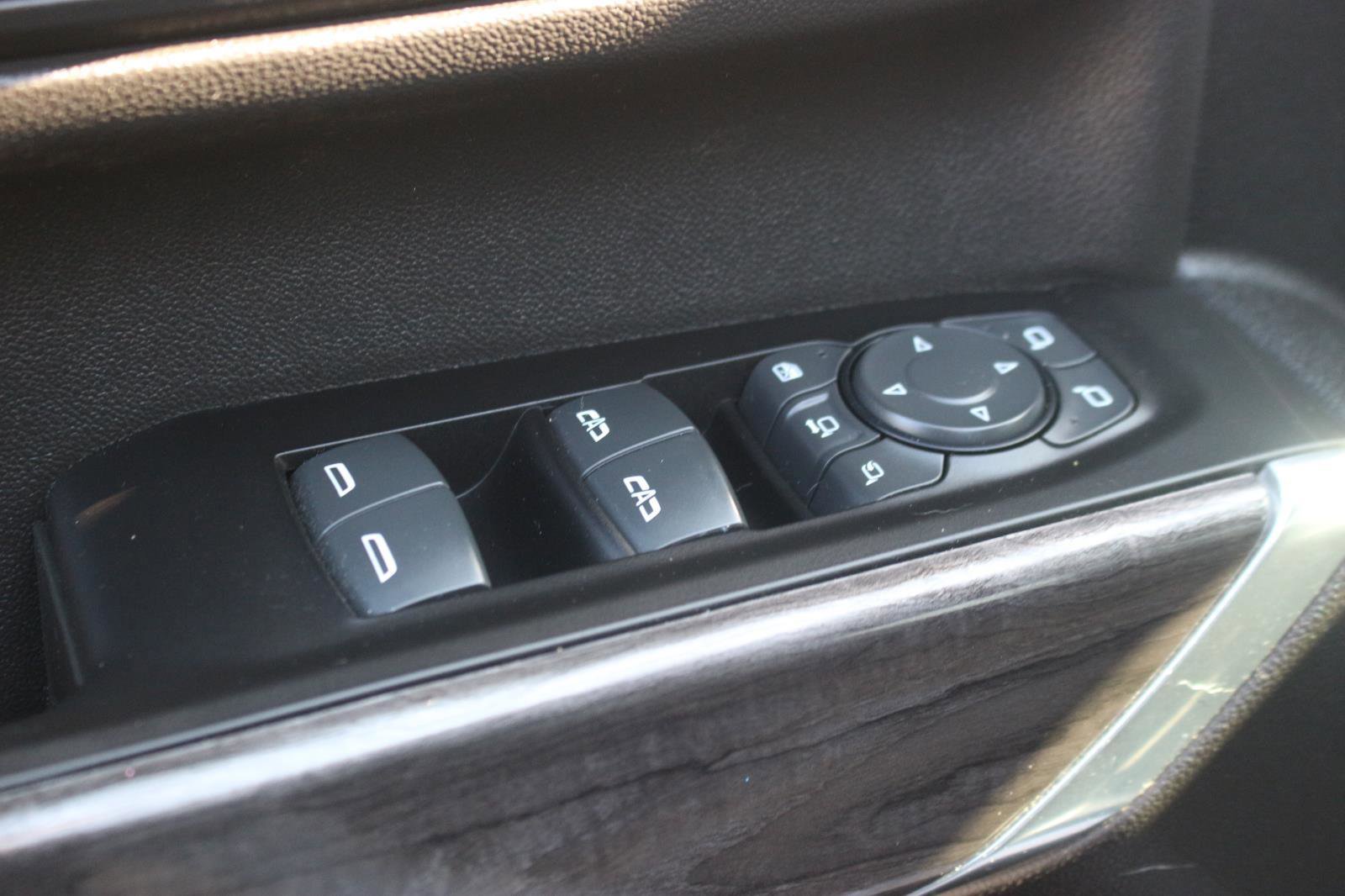 Used 2022 Chevrolet Silverado 2500 LTZ w/ Z71 Chrome Sport Edition image 16