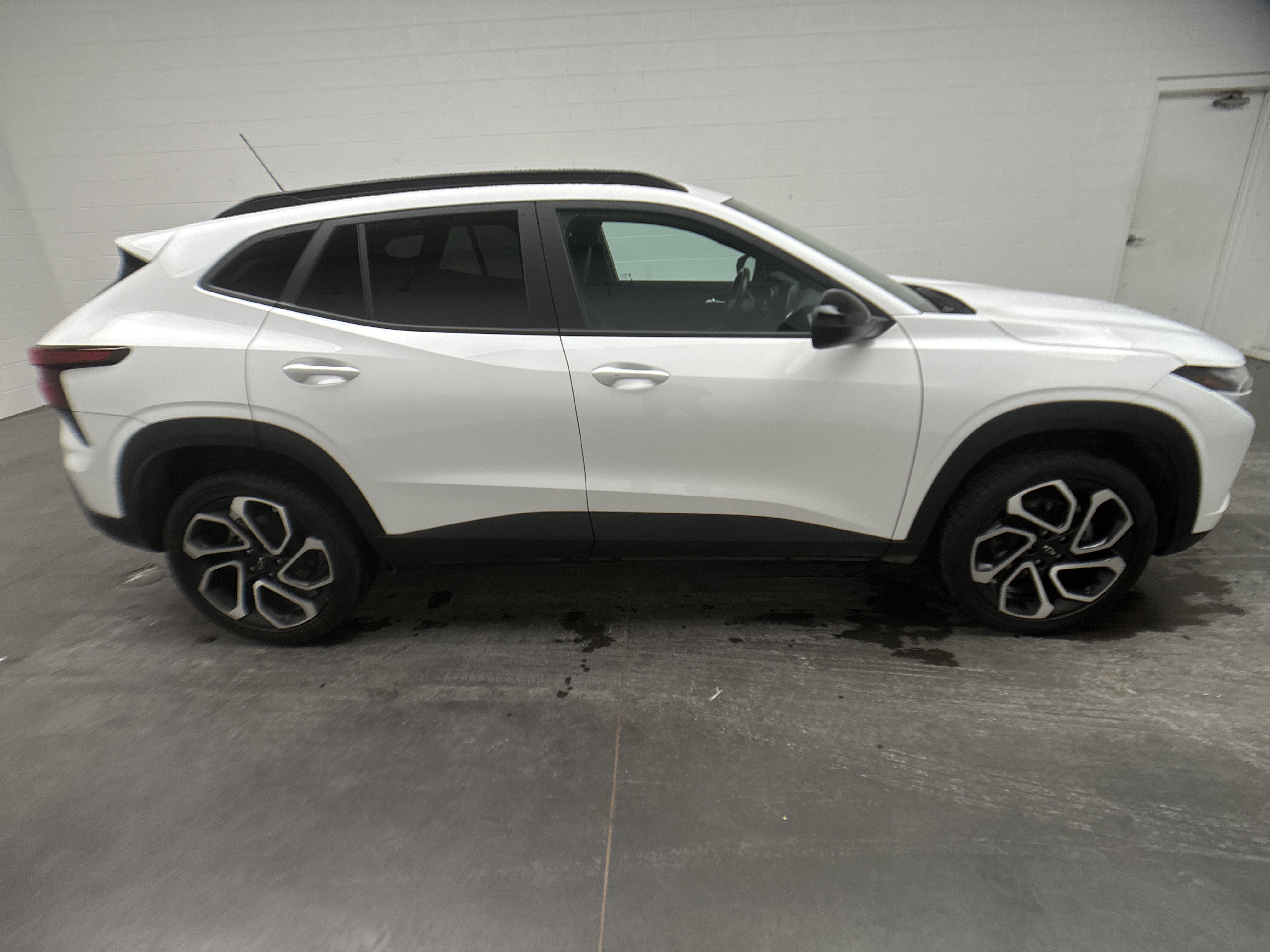 Used 2025 Chevrolet Trax RS w/ Driver Confidence Package image 10