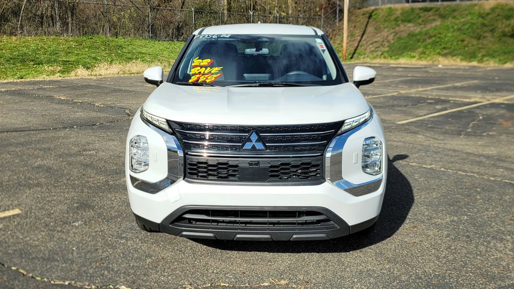 Used 2022 Mitsubishi Outlander ES image 4