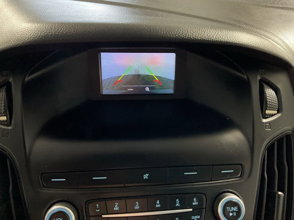 Used 2018 Ford Focus SE image 2