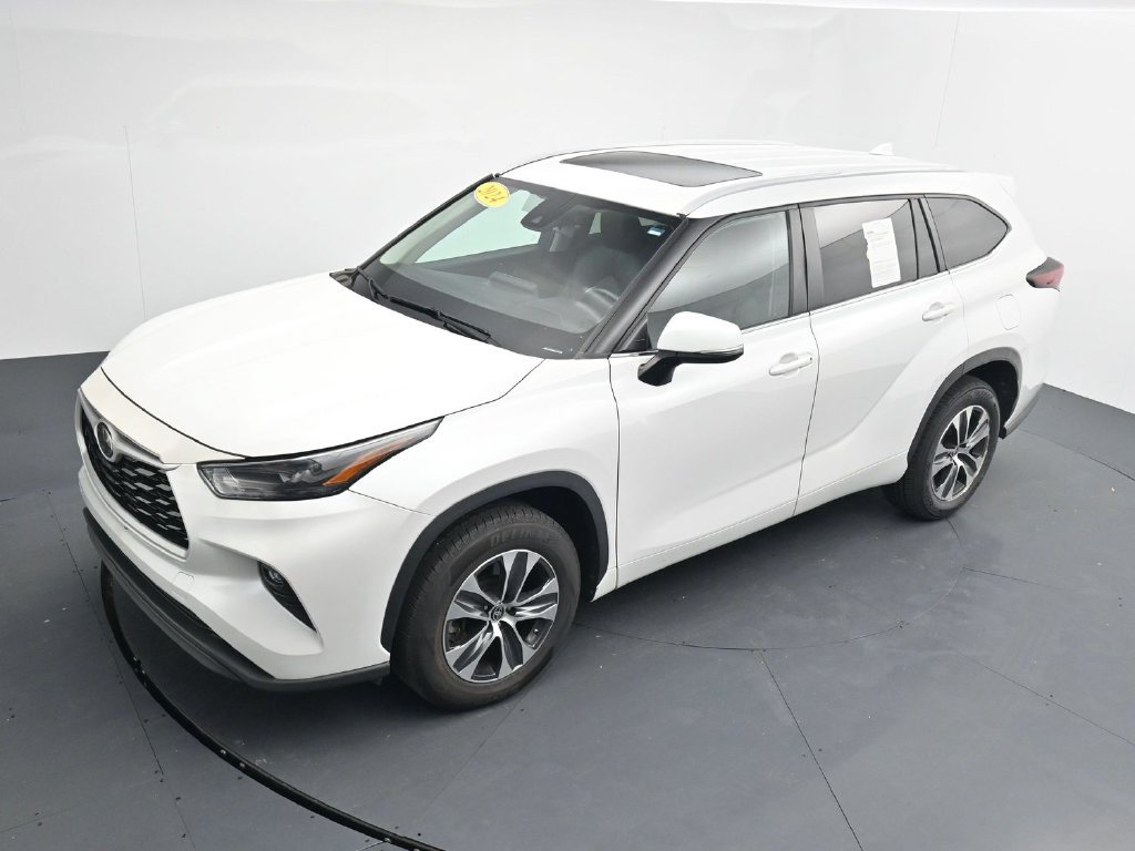 Used 2024 Toyota Highlander XLE FWD image 26