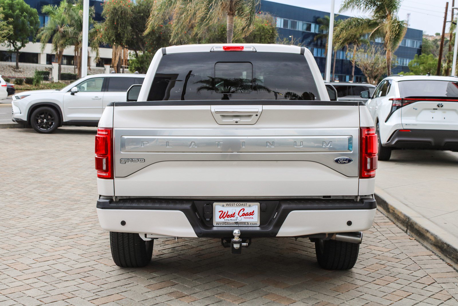 Used 2015 Ford F150 Platinum w/ Equipment Group 701A Luxury AWD/4WD image 8