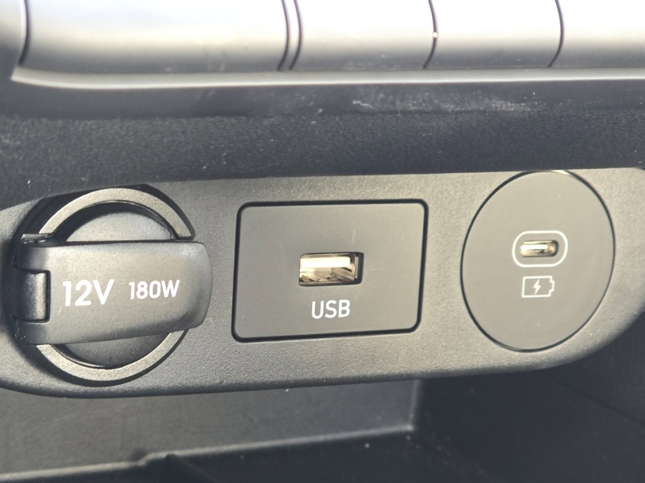 Used 2024 Hyundai Elantra Limited image 9