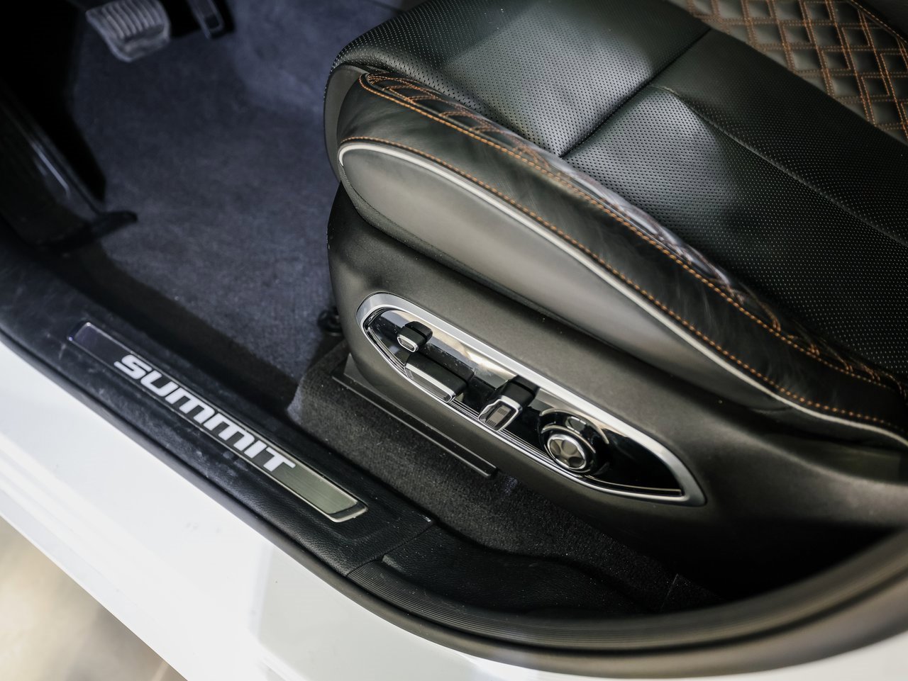 Used 2022 Jeep Grand Cherokee Summit image 14