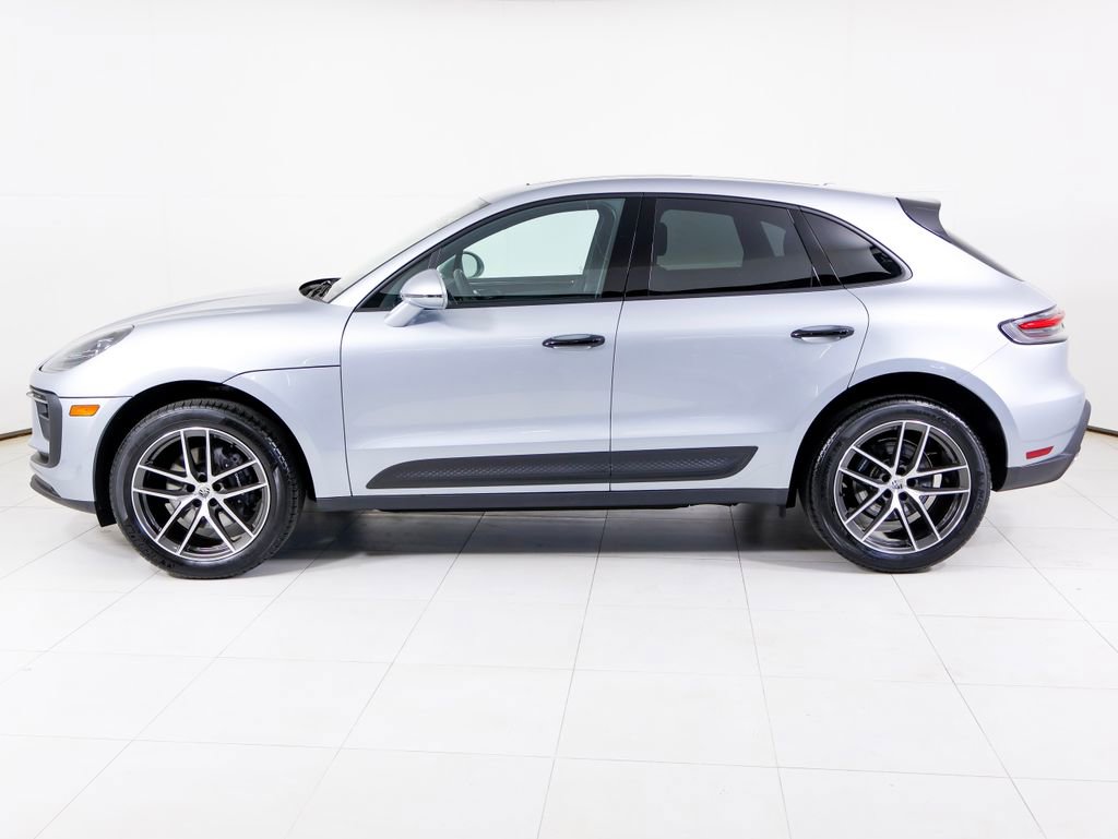 Certified 2025 Porsche Macan AWD/4WD image 2