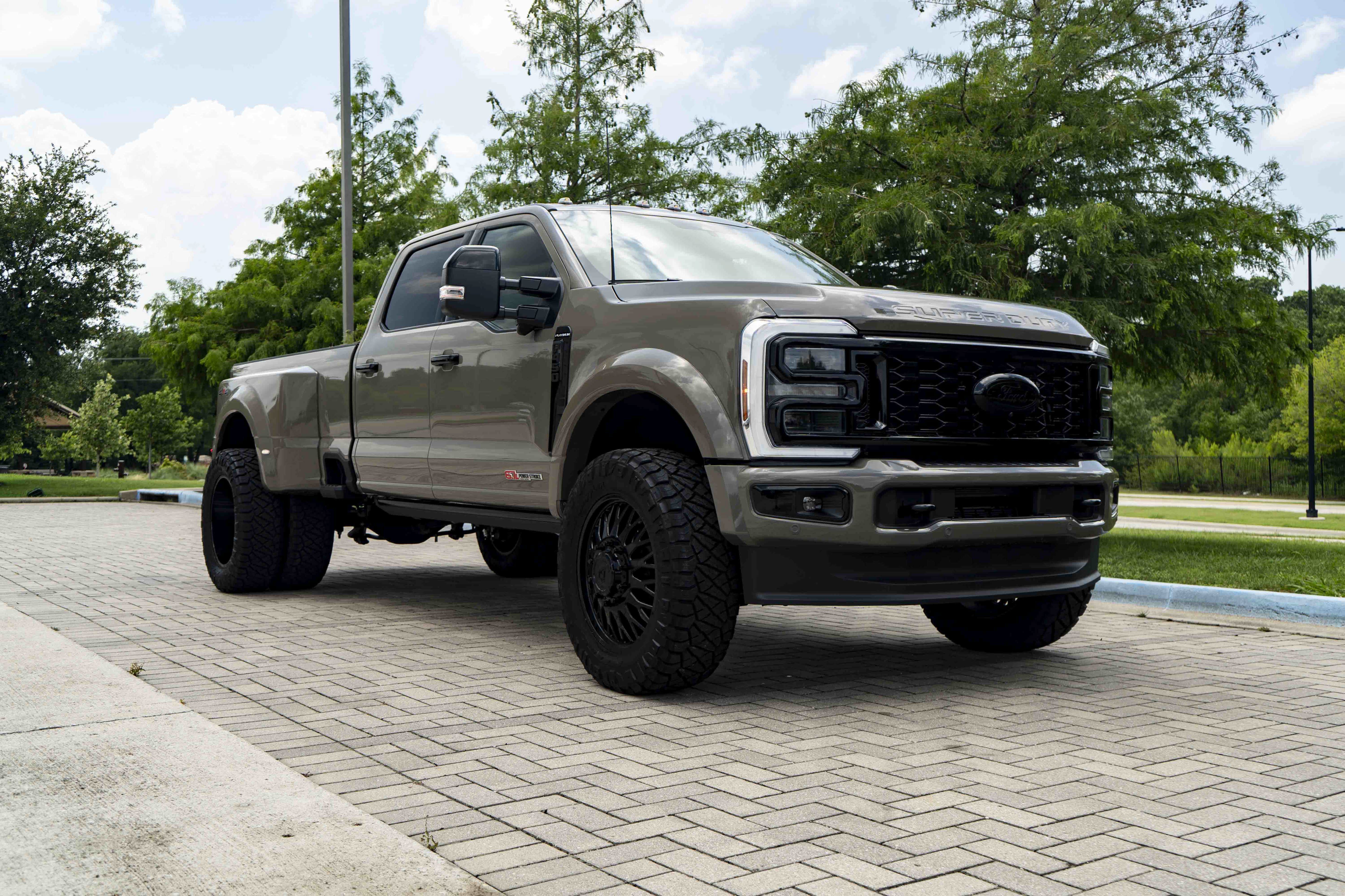 Used 2026 Ford F450 Platinum w/ Platinum Plus Package AWD/4WD image 2