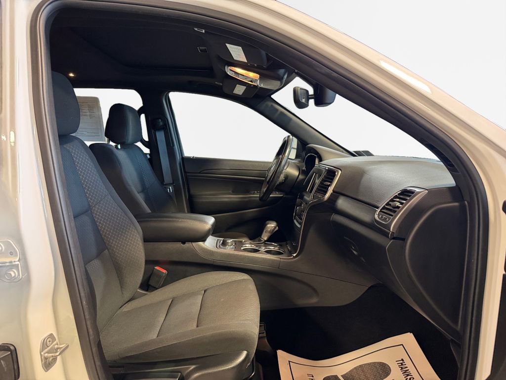 Used 2019 Jeep Grand Cherokee Laredo AWD/4WD image 26