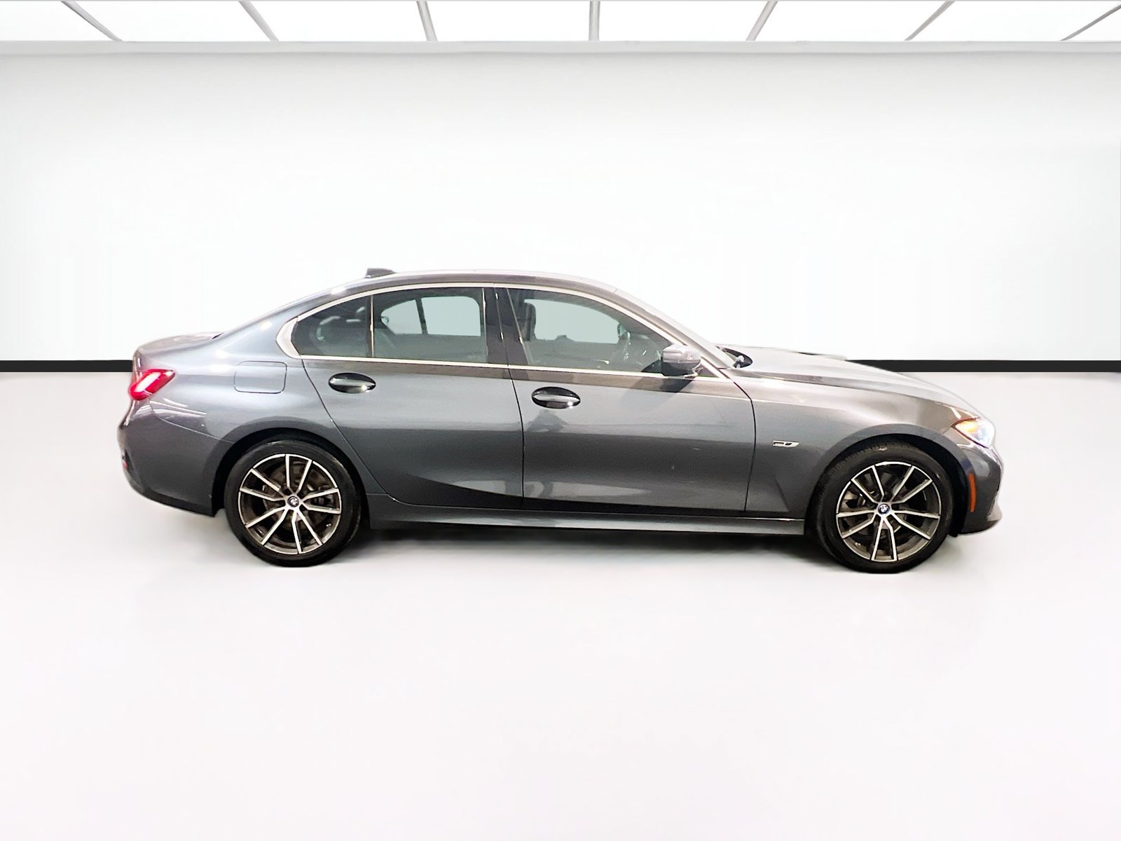 Used 2022 BMW 330e w/ Convenience Package RWD image 25