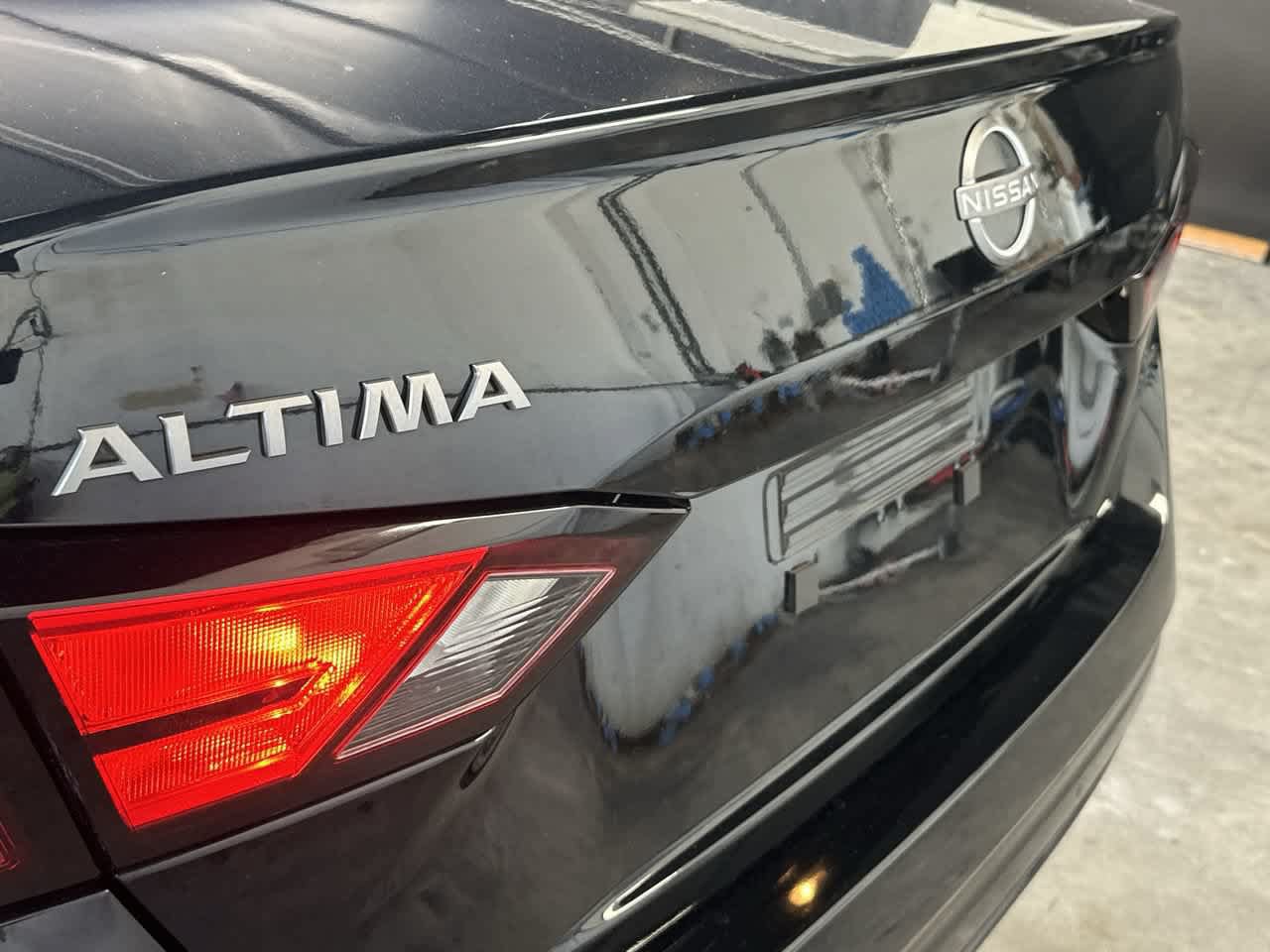 Used 2025 Nissan Altima 2.5 S FWD image 10