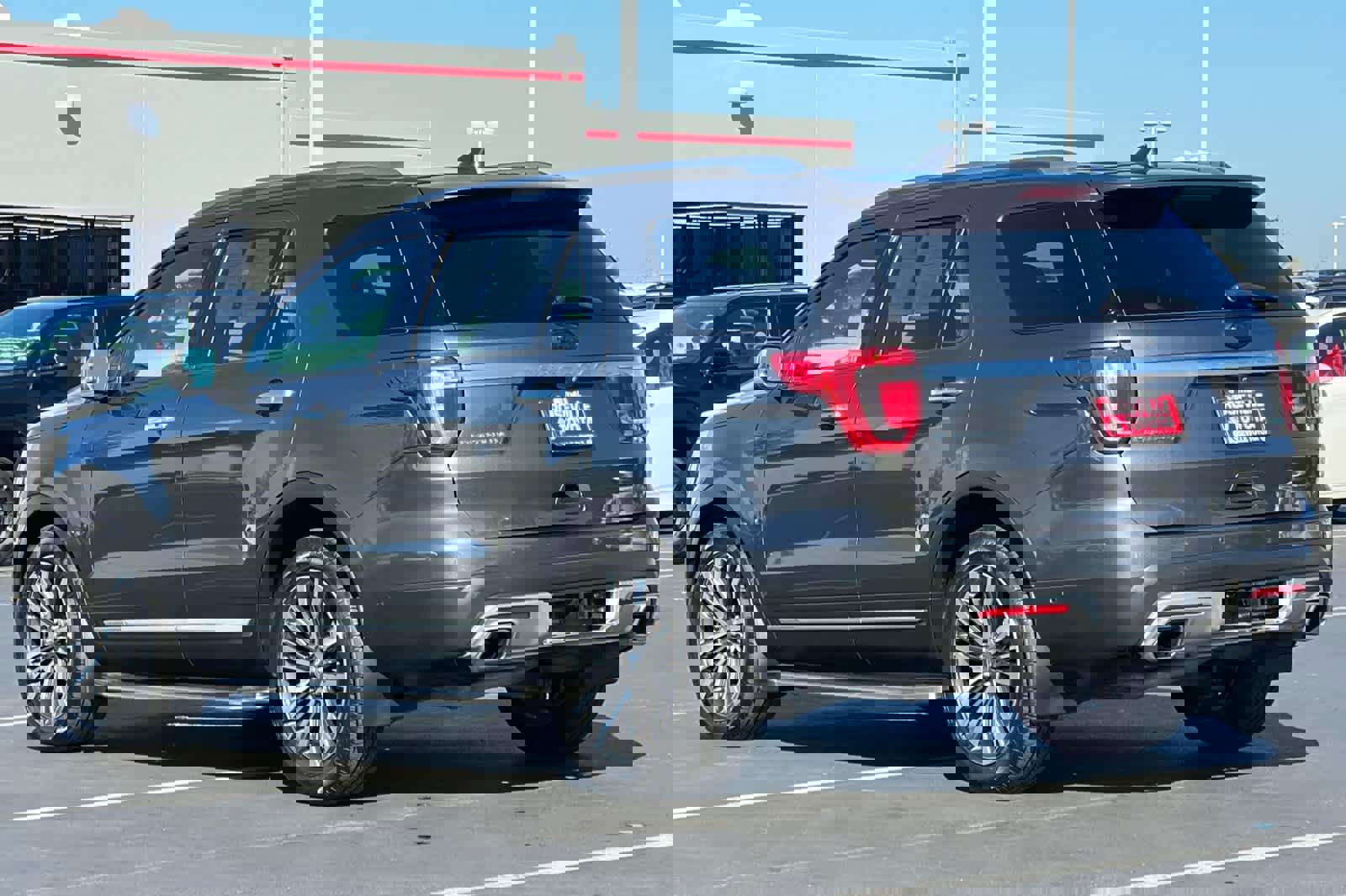 Used 2017 Ford Explorer Platinum image 7