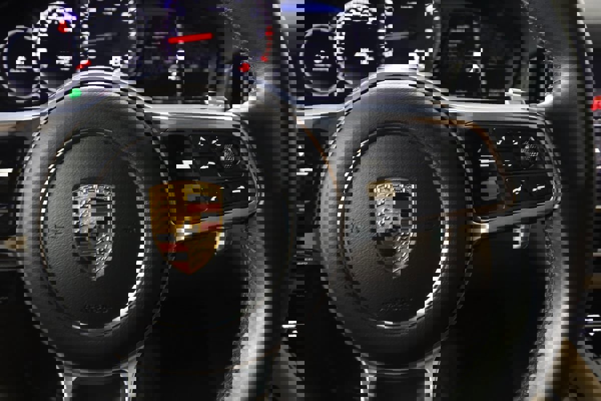 Used 2022 Porsche Cayenne Platinum Edition w/ Premium Package Plus image 19