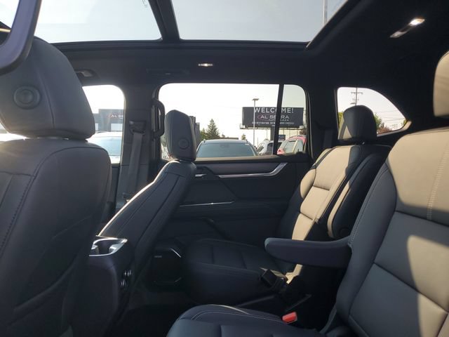 Certified 2024 GMC Acadia Elevation w/ Luxury Package AWD/4WD image 10