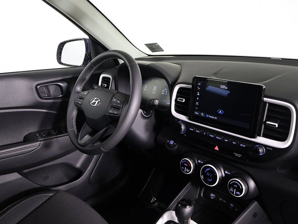 Certified 2025 Hyundai Venue Limited FWD image 26