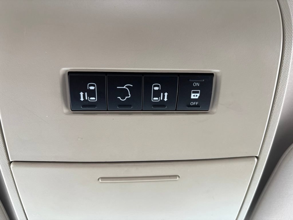 Used 2014 Chrysler Town & Country Limited FWD image 20