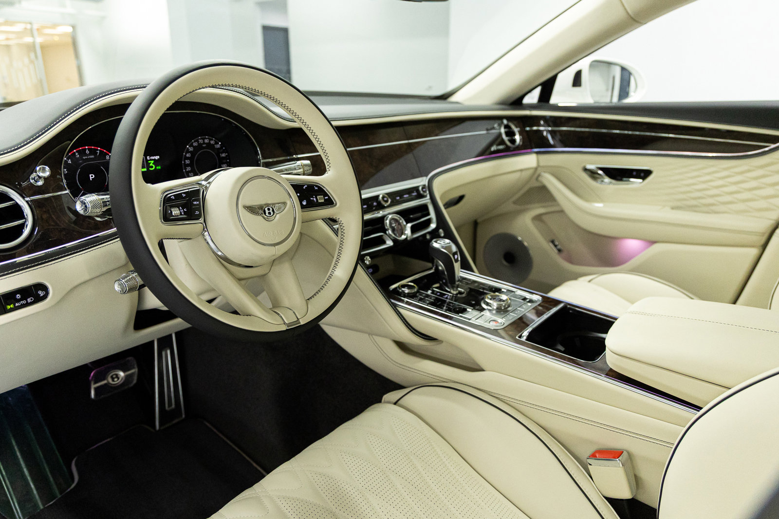 Certified 2026 Bentley Flying Spur Plug-In Hybrid image 31