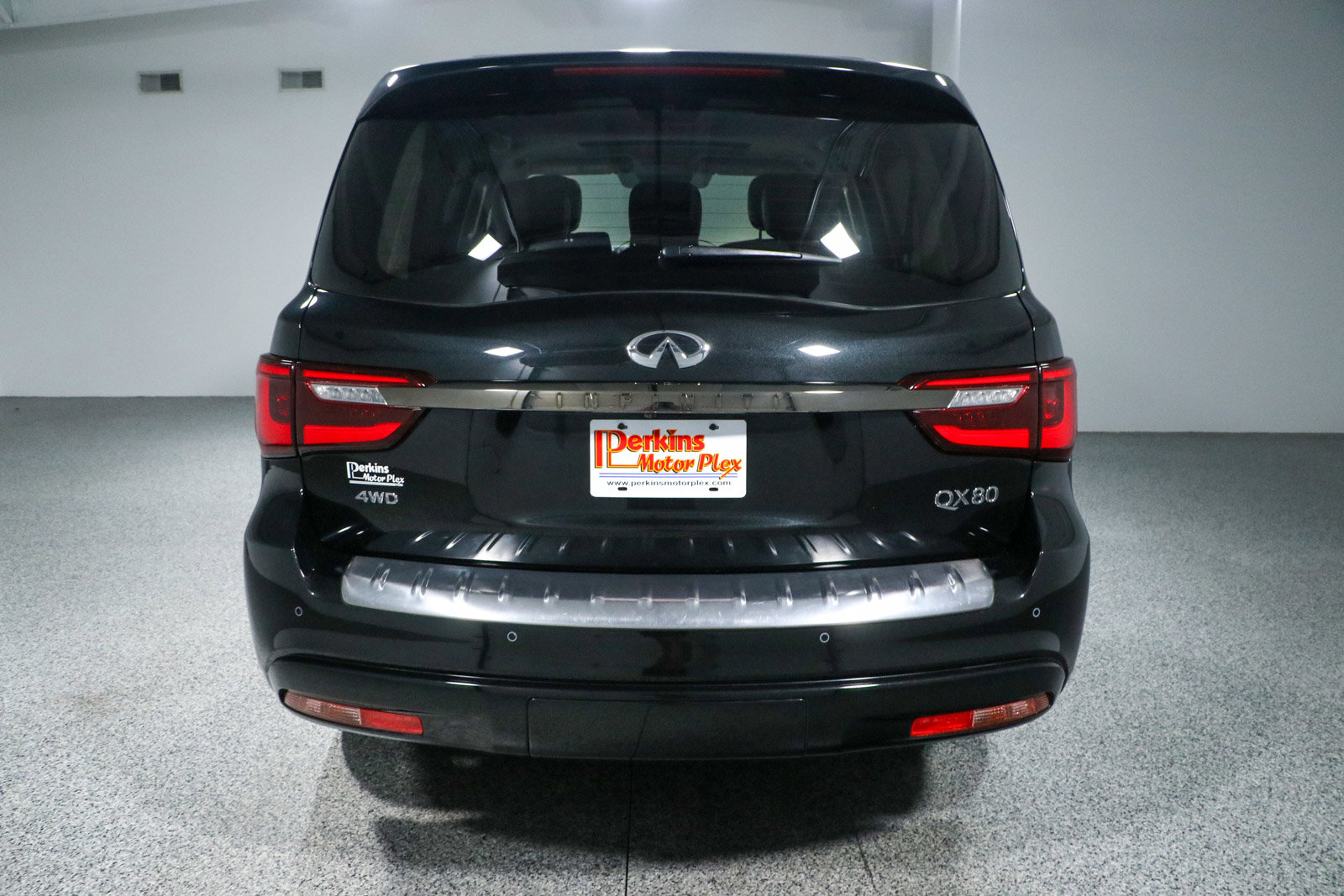 Used 2024 INFINITI QX80 Premium Select w/ All-Season Package image 8