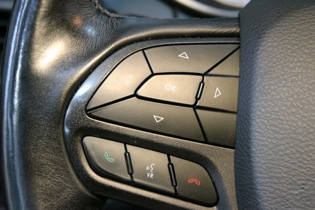 Used 2019 Jeep Cherokee Trailhawk AWD/4WD image 21