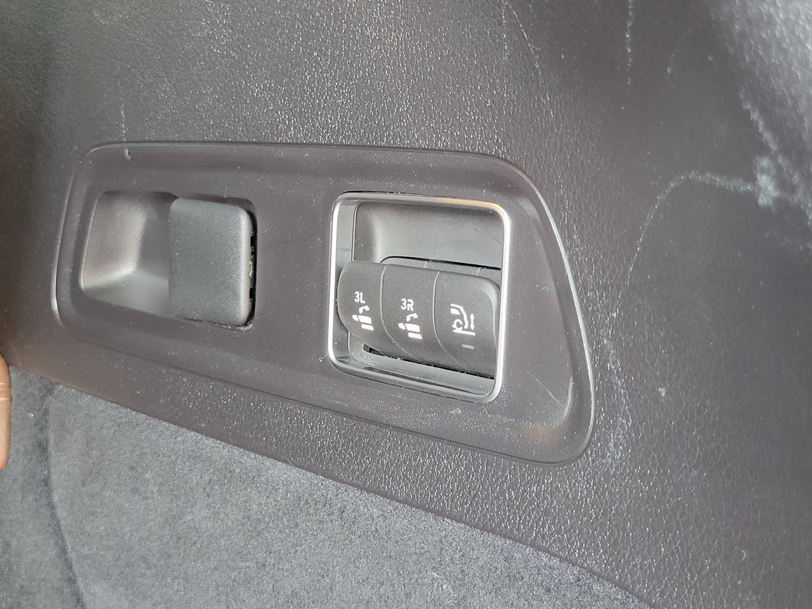 Used 2024 Mercedes-Benz GLS 450 4MATIC image 33