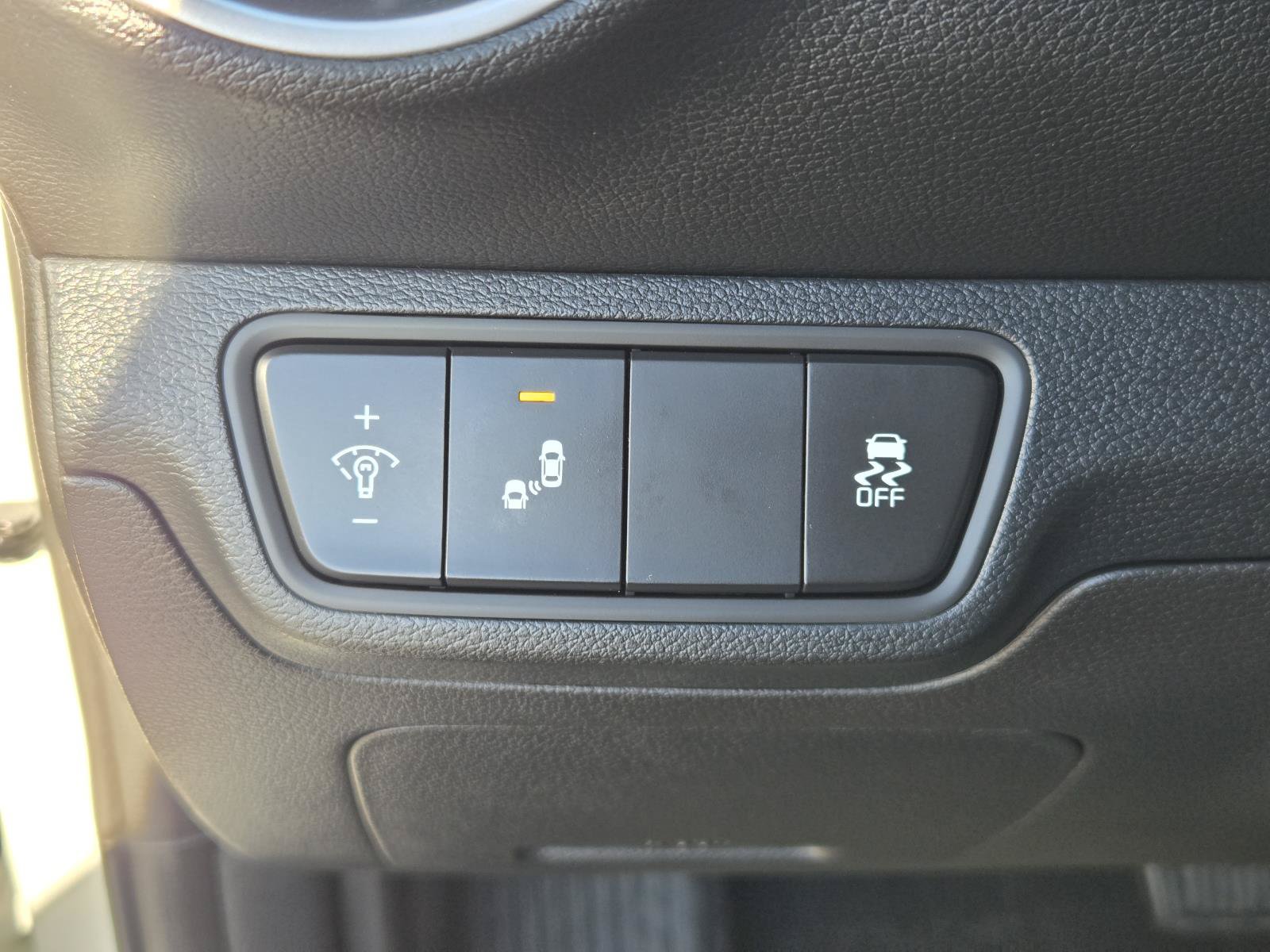 Used 2024 Kia Forte LXS w/ LXS Technology Package FWD image 17