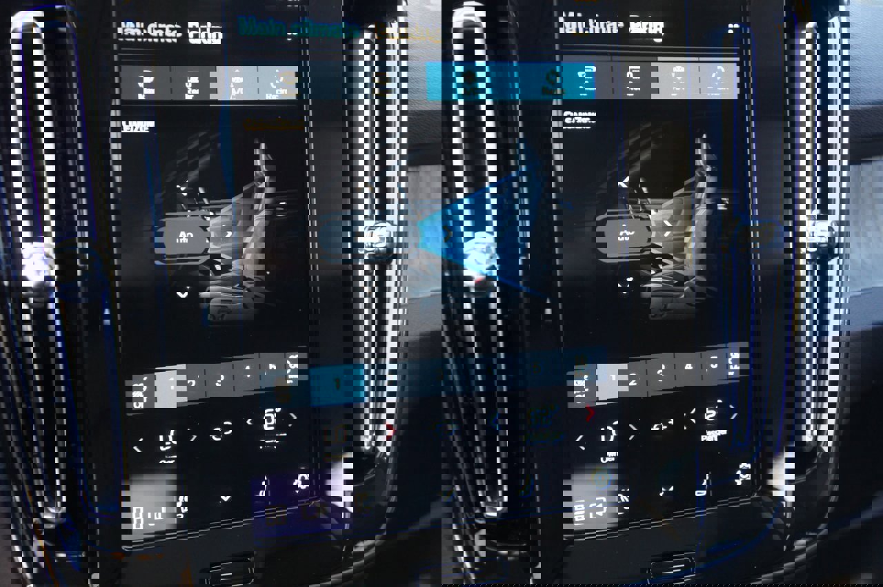 Certified 2025 Volvo XC40 B5 Plus image 20