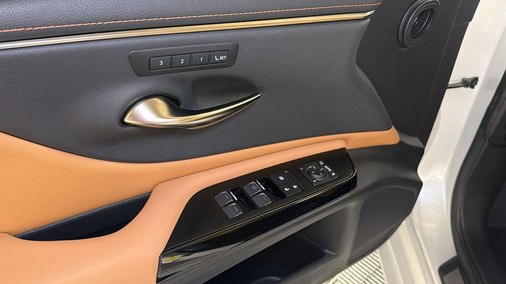 Certified 2022 Lexus ES 300h 300h w/ Premium Package image 24