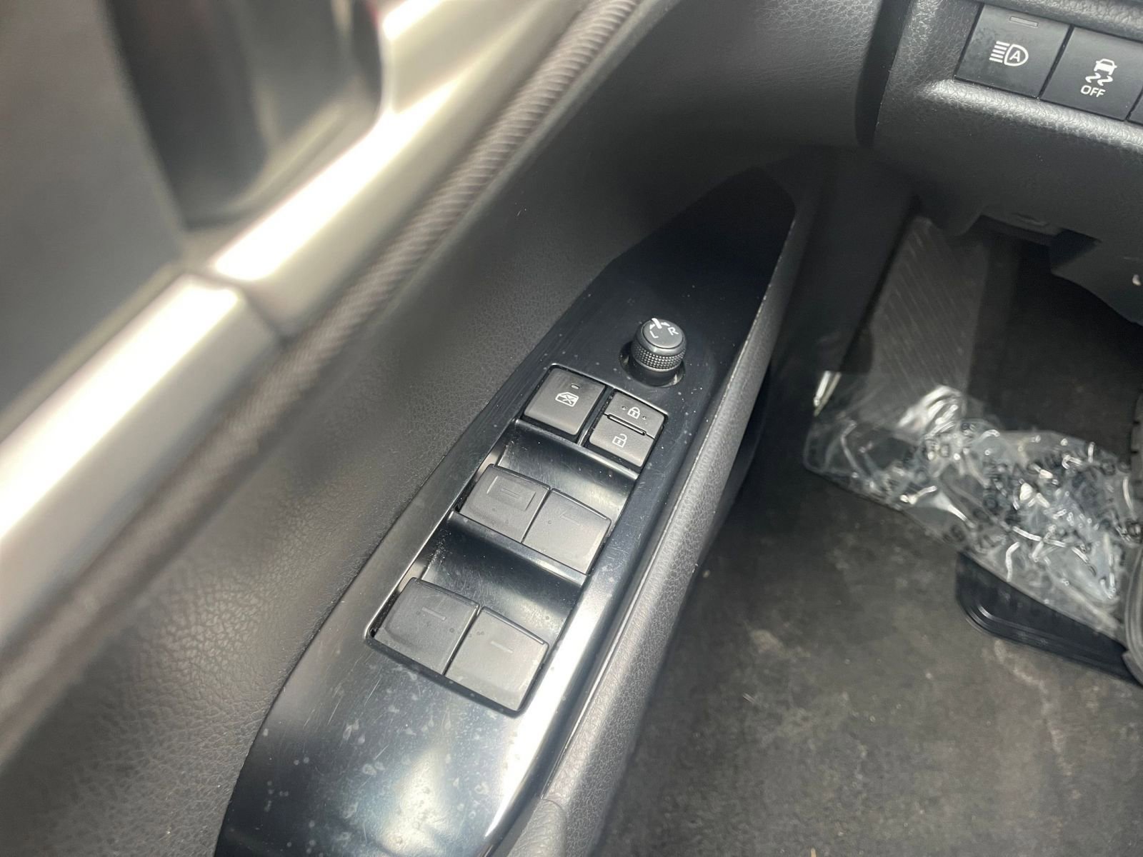 Used 2025 Toyota Camry LE image 18