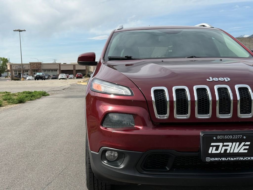 Used 2018 Jeep Cherokee Latitude AWD/4WD image 6