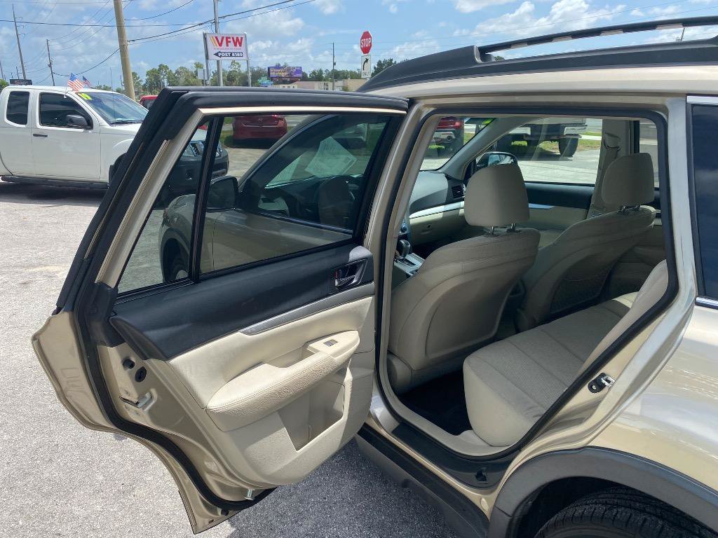 Used 2010 Subaru Outback 2.5i Premium AWD/4WD image 15
