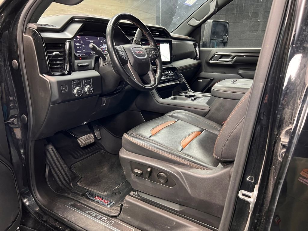 Used 2024 GMC Sierra 2500 AT4 w/ AT4 Premium Plus Package image 3