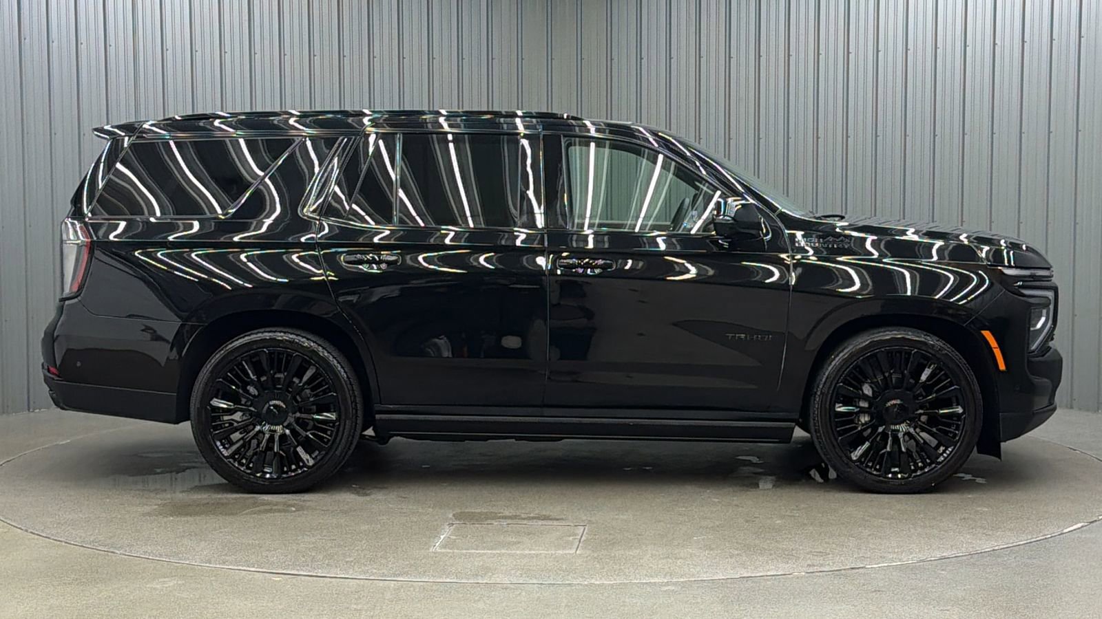 Used 2025 Chevrolet Tahoe High Country AWD/4WD image 6