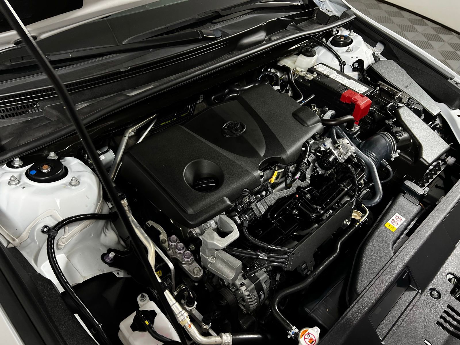 Used 2024 Toyota Camry SE image 10