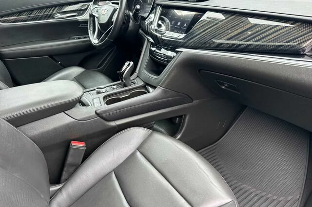 Used 2024 Cadillac XT6 Premium Luxury AWD/4WD image 17