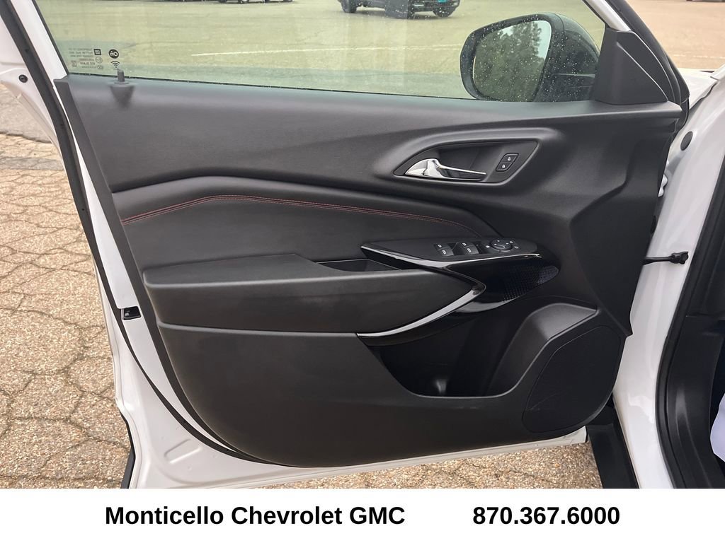 Used 2024 Chevrolet Trax RS w/ Driver Confidence Package FWD image 9